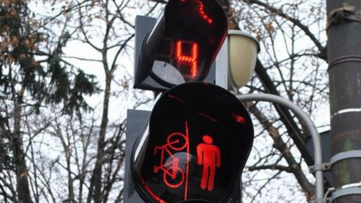 furt ca in filme 800 de metri de cabluri care alimentau semafoare din sectorul 5 furate de trei