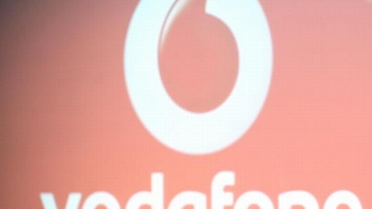 vodafone analizeaza vanzarea participatiei la verizon wireless in valoare de 135 miliarde de dolari
