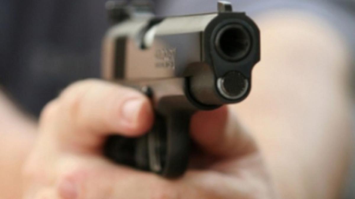 Tânăra împuşcată în cap de prietenul ei, un poliţist din Dâmboviţa, a murit