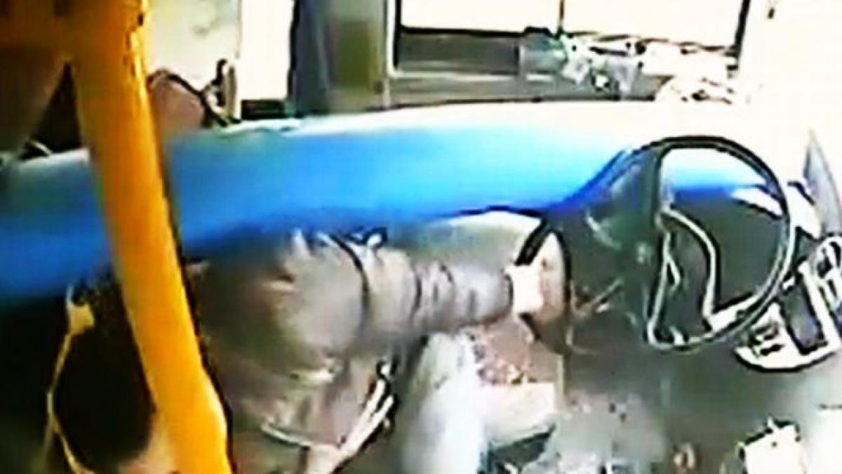 gestul care l a salvat de la moarte imagini incredibile din timpul unui accident auto