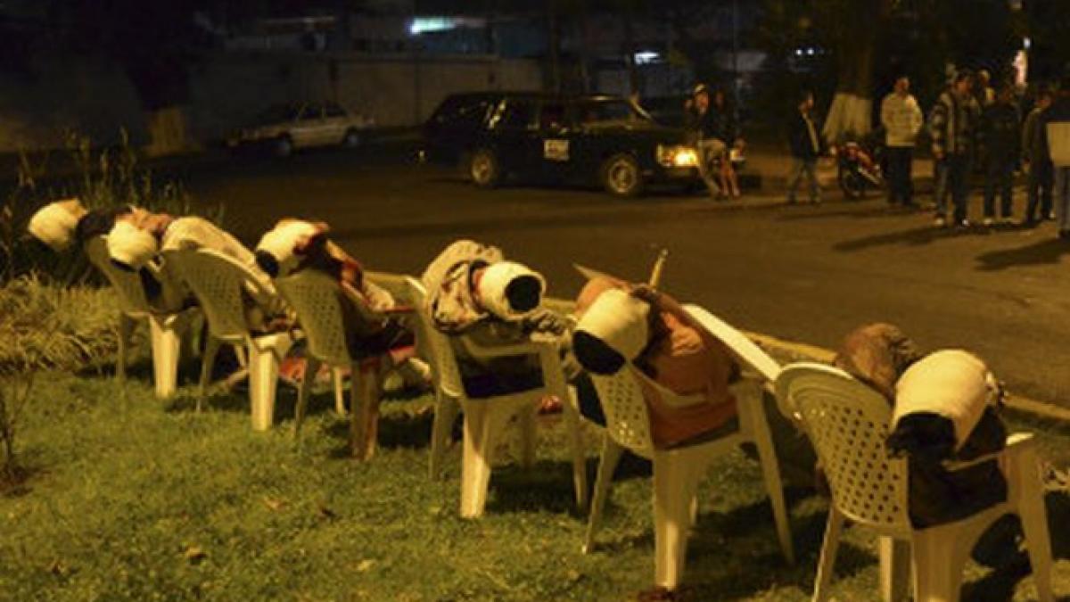 7 mexicani au fost EXECUTAŢI şi apoi lăsaţi într-o intersecţie aglomerată