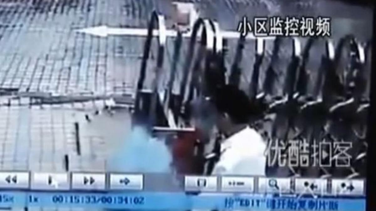 a fost inghitit de pamant la propriu imagini socante