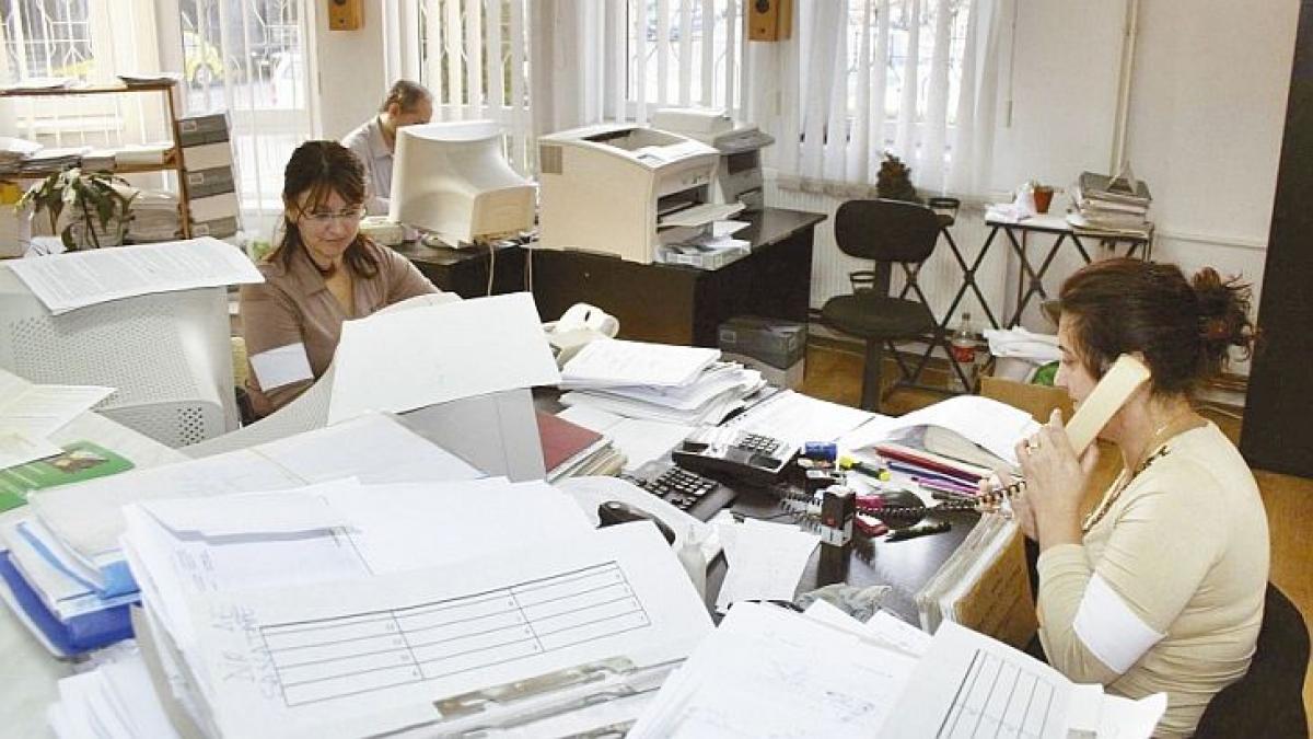 bugetarii din bucuresti ilfov si timis sunt privilegiati ce se intampla in 2013 cu salariile lor