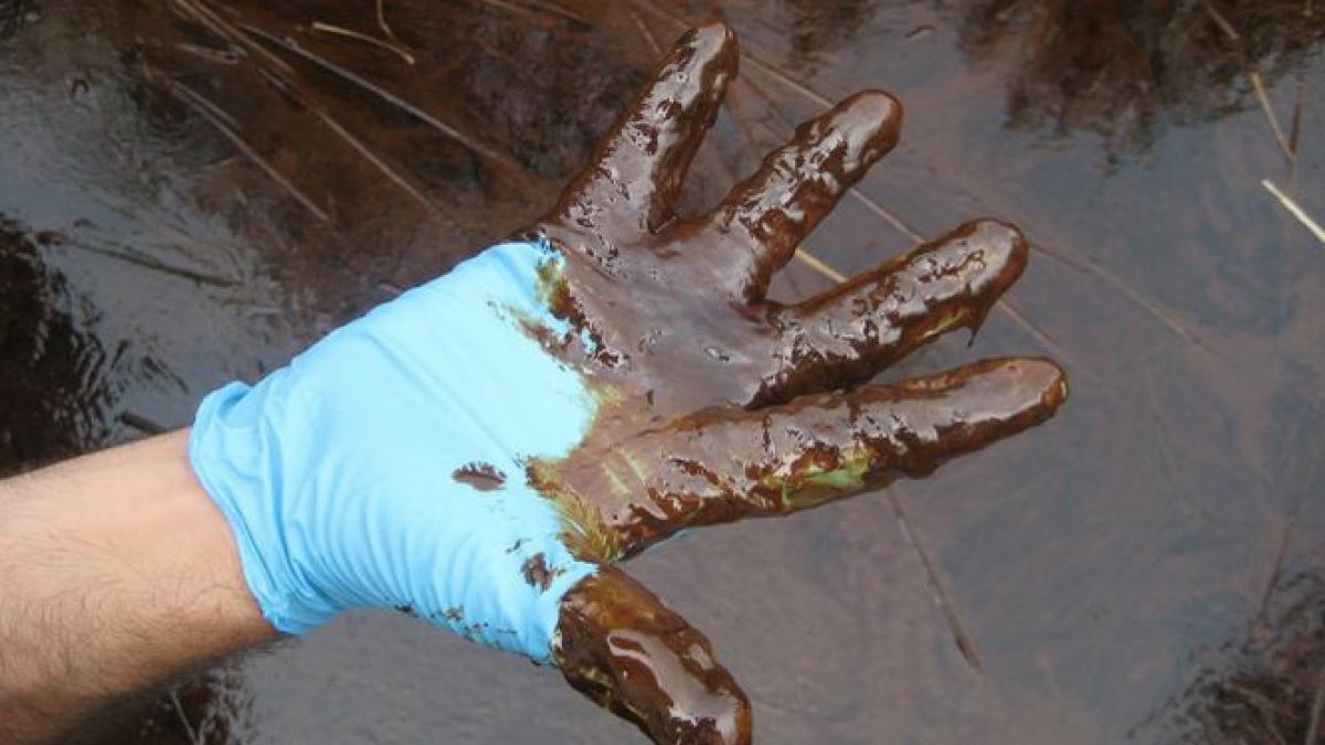 poluare in sua un tren incarcat cu petrol a deraiat