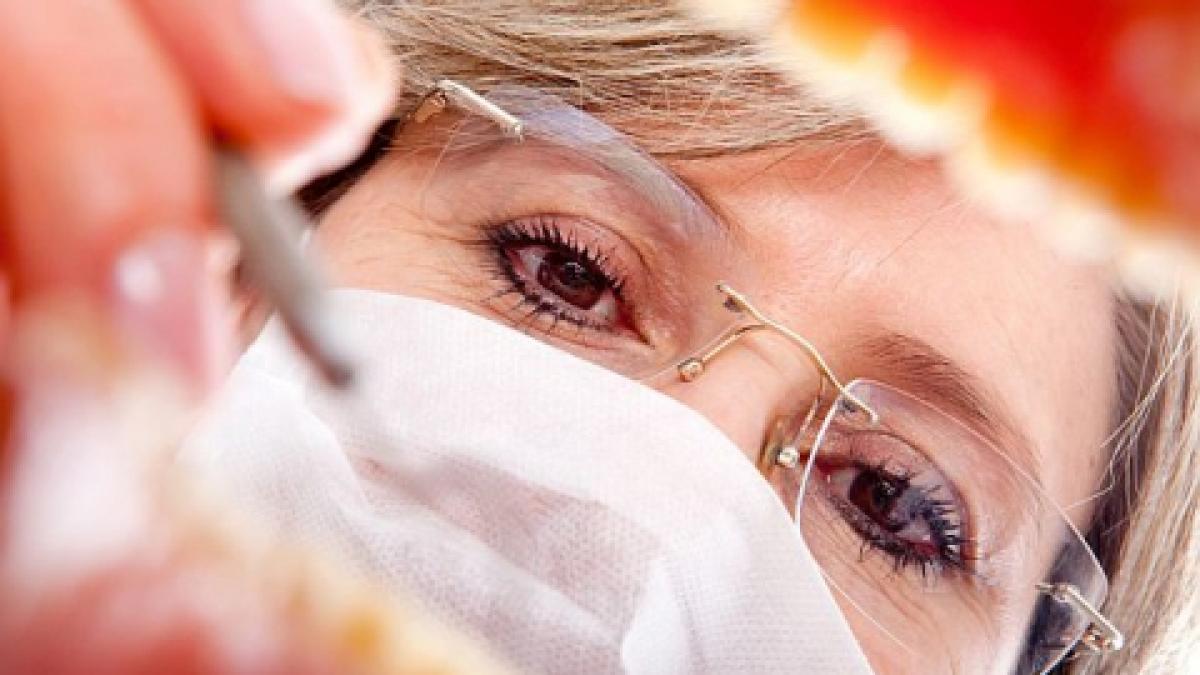 zambet frumos dar cu ce pret aproximativ 7 000 de pacienti au fost supusi riscului infectarii cu