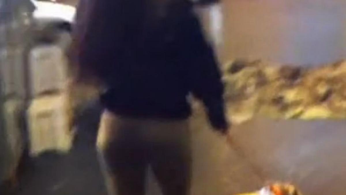 toti oamenii din centrul bucurestiului au intors capul dupa ea aparitia surprinzatoare din mijlocul