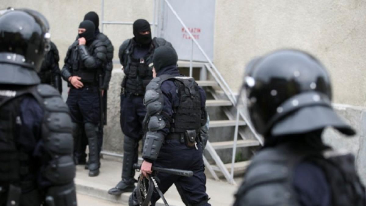 bilantul descinderilor de duminica sase kilograme de aur 27 de limuzine 70 000 de euro si cinci