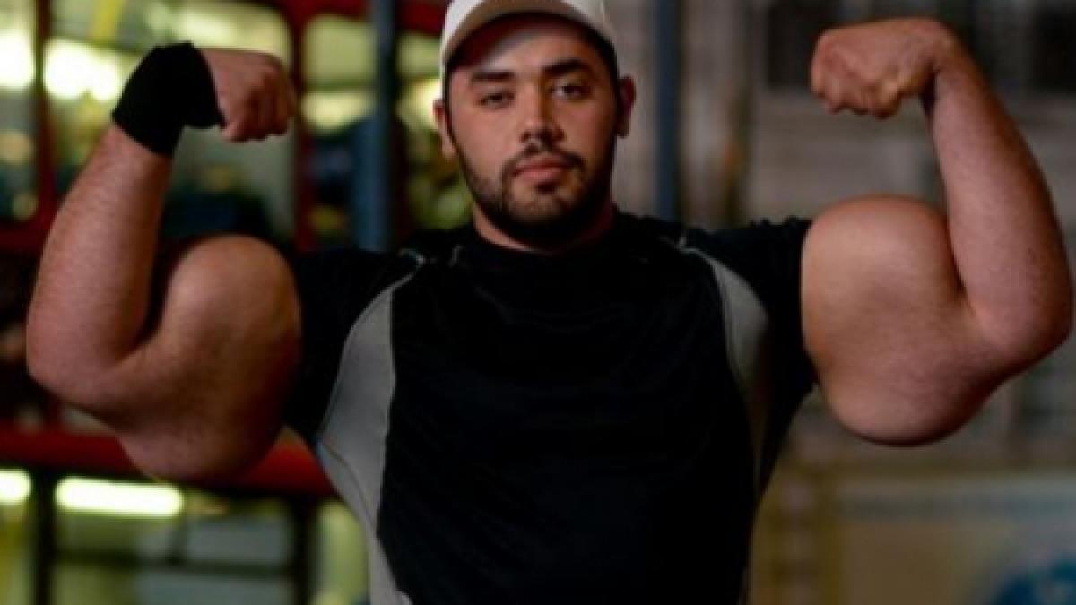 barbatul care ar putea ridica un urs muschii mei sunt mai mari decat ai lui popeye marinarul