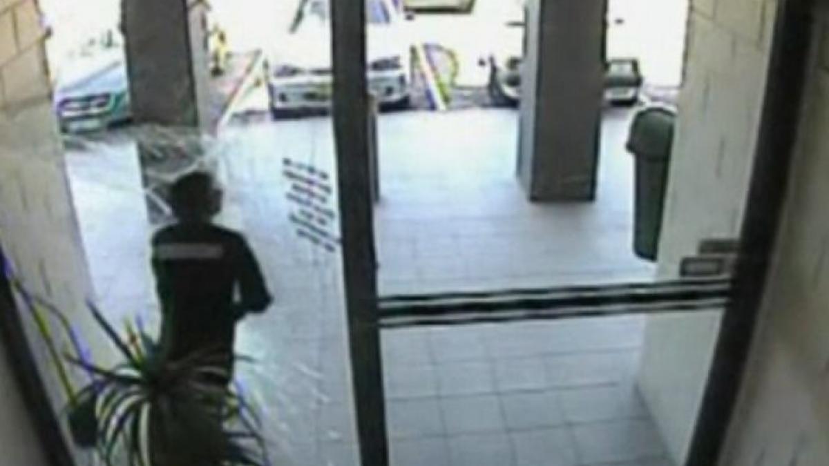 scenariul unui furt esuat a vrut sa fuga cu geanta unei batrane dar ghinionul l a urmarit