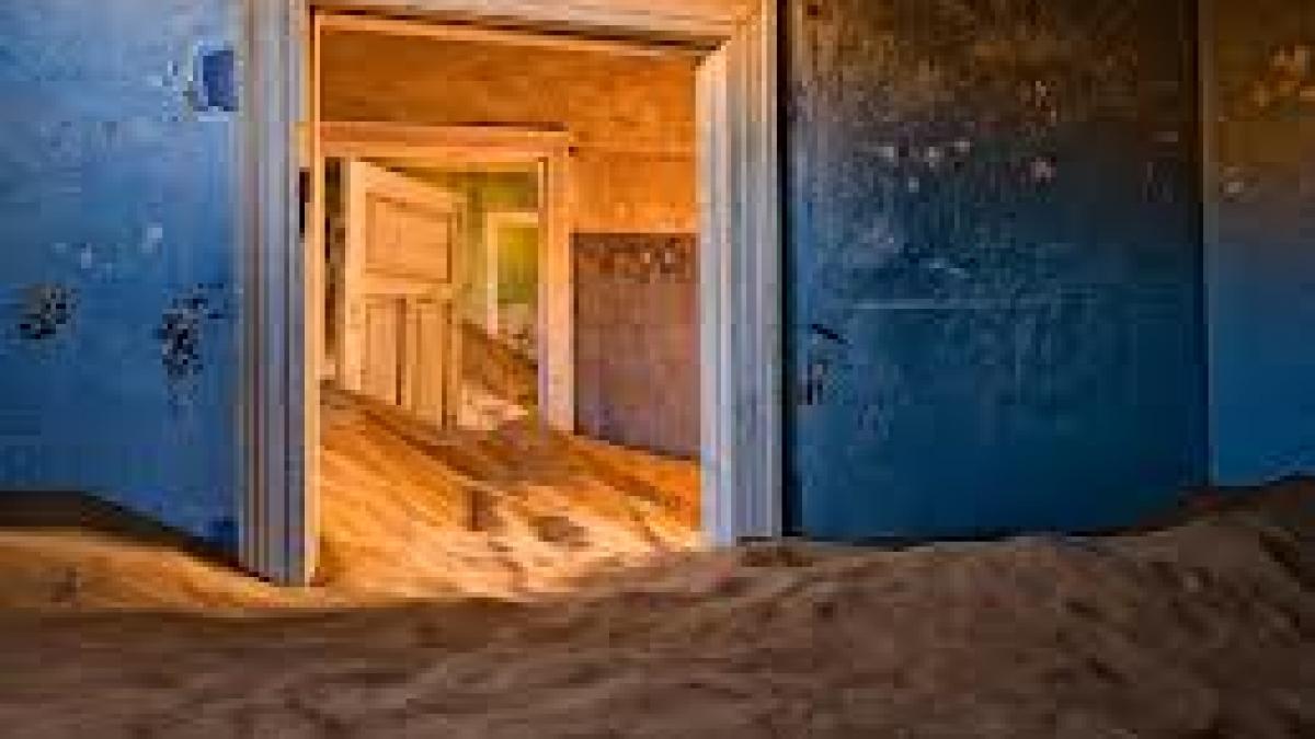 imagini uluitoare kolmanskop orasul fantoma inghitit de nisipul desertului namib