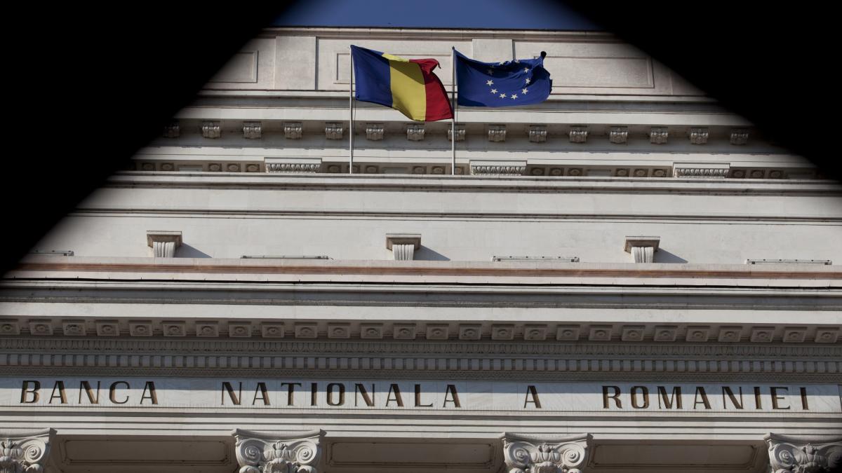 bloomberg investitorii si analistii sprijina cererea romaniei de imbunatatire a ratingului suveran