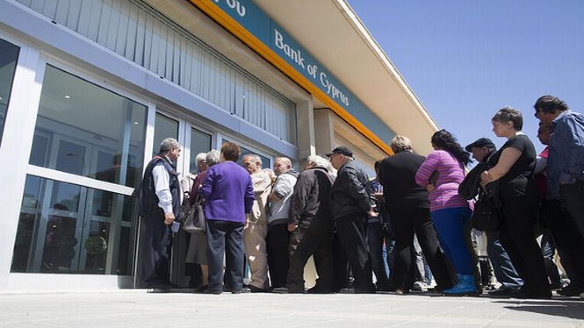 Restricţiile bancare din Cipru se prelungesc