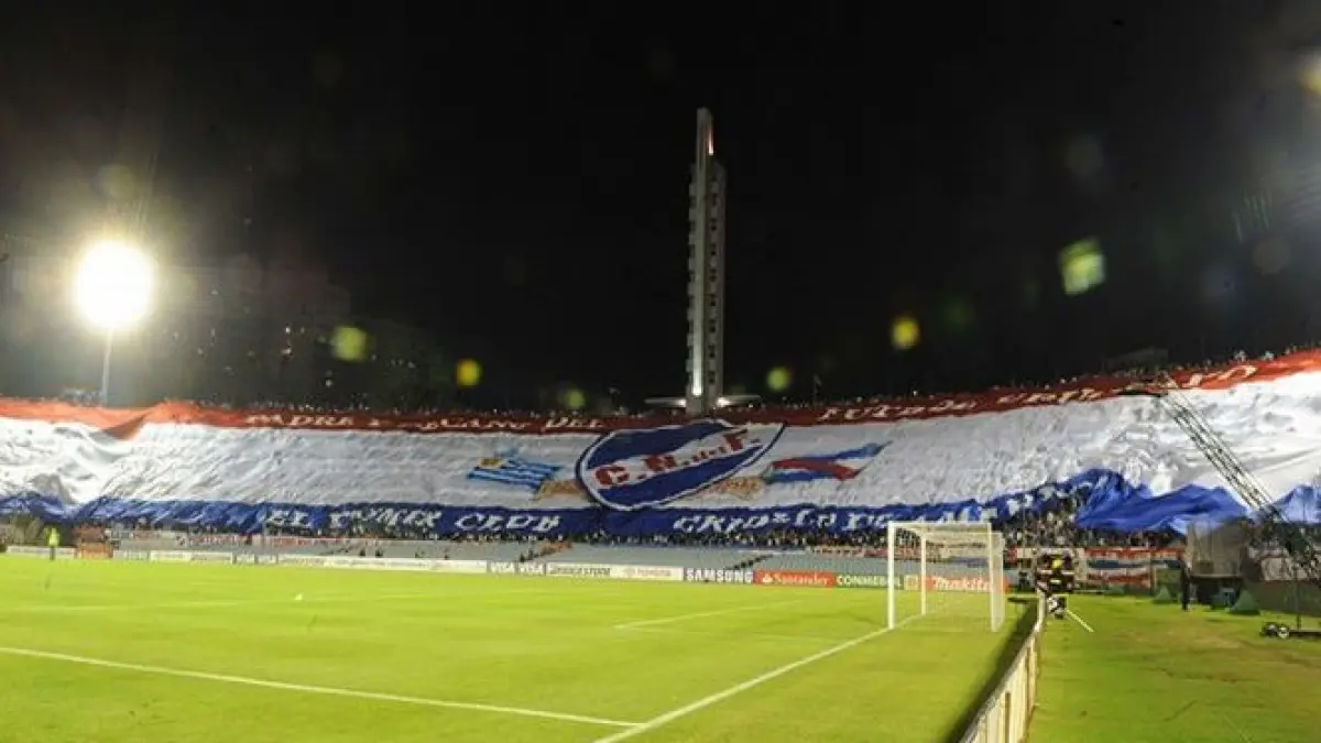 cel mai mare steag din lume desfasurat la un meci din copa libertadores in uruguay