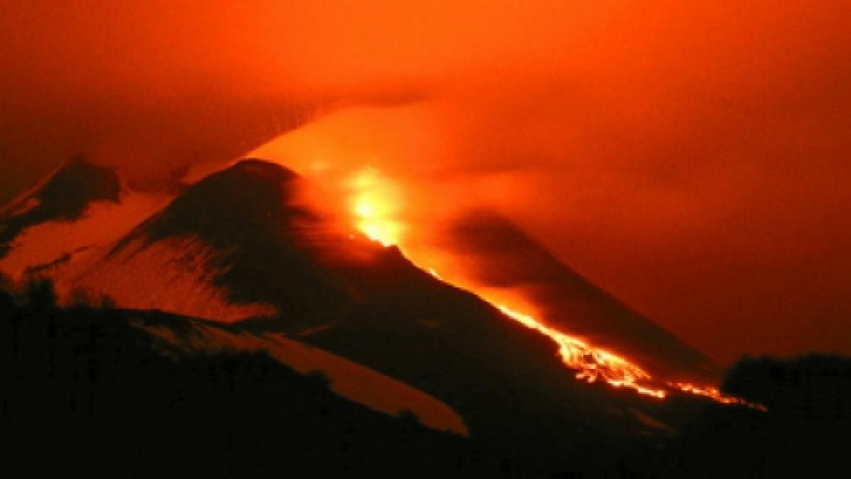 monstrul din italia a erupt pentru a noua oara in acest an
