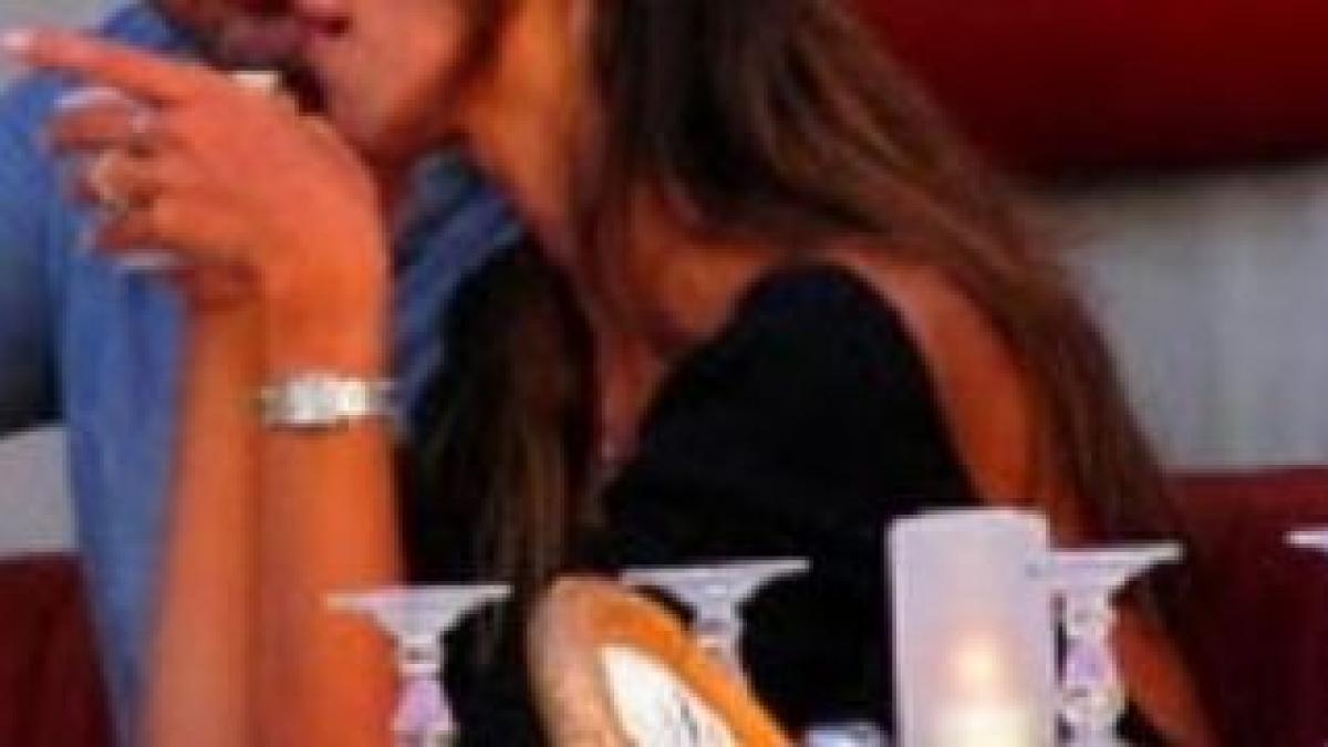 erau cu ele scoase pe afara asa i au surprins paparazzii pe madalina ghenea si gerard butler