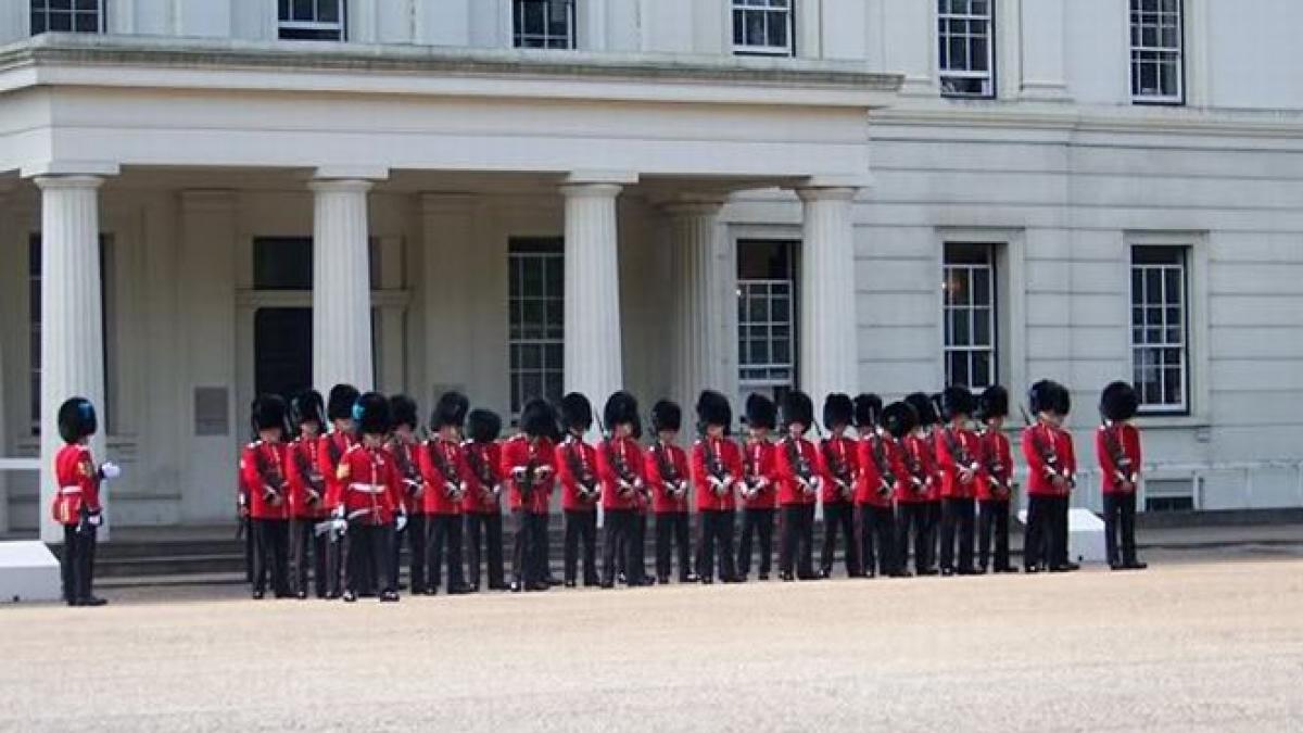 regimentul de garda al reginei marii britanii sufera de scabie