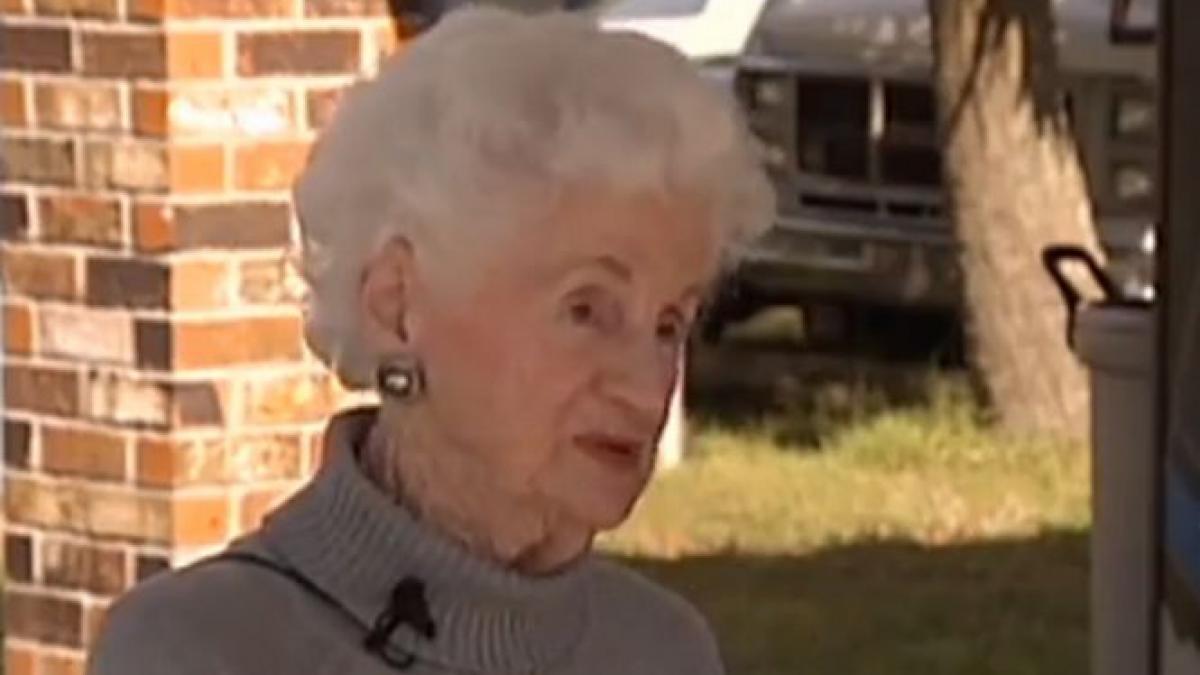 sport extrem la 90 de ani o batranica dornica de adrenalina a sarit cu parasuta