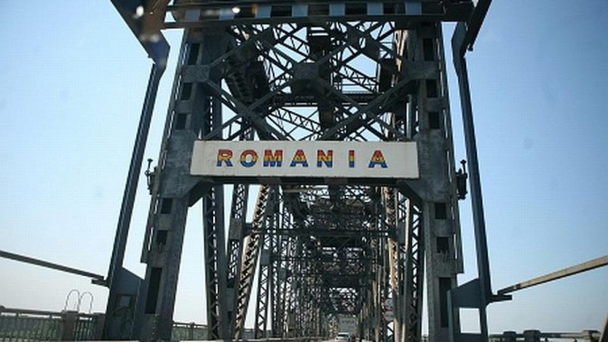 toate masinile de peste 7 5 tone au interzis pe podul care leaga romania de bulgaria motivul este