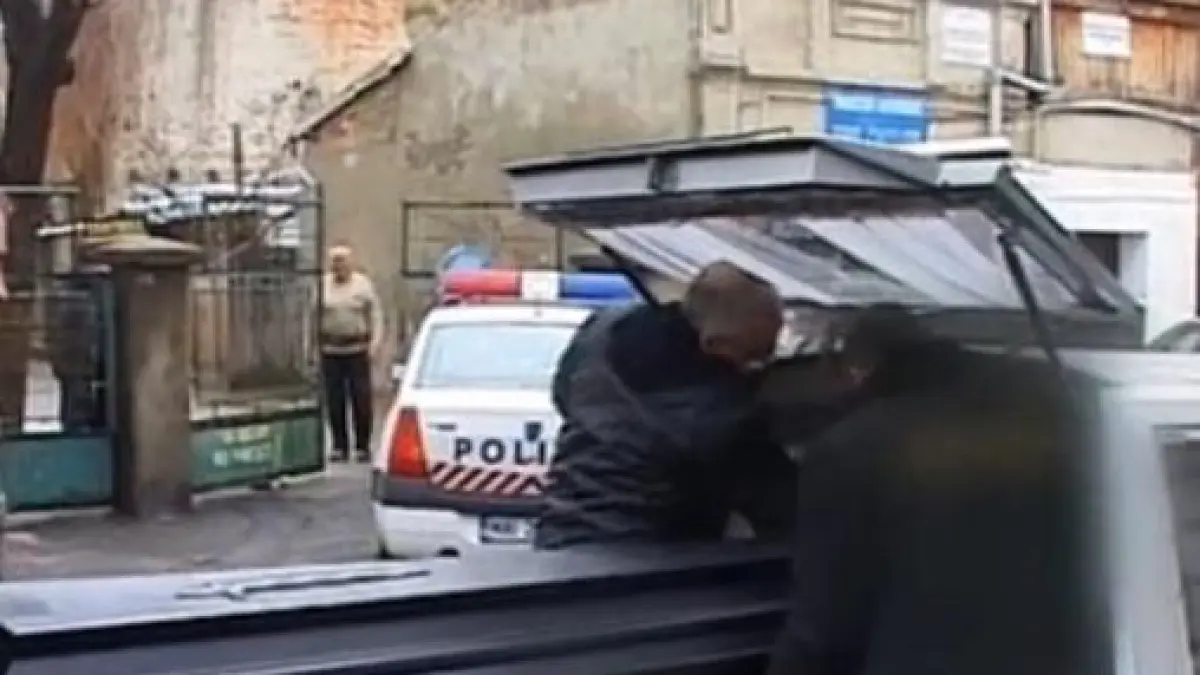 un barbat a murit la judecatoria din craiova in timp ce se judeca pentru un teren