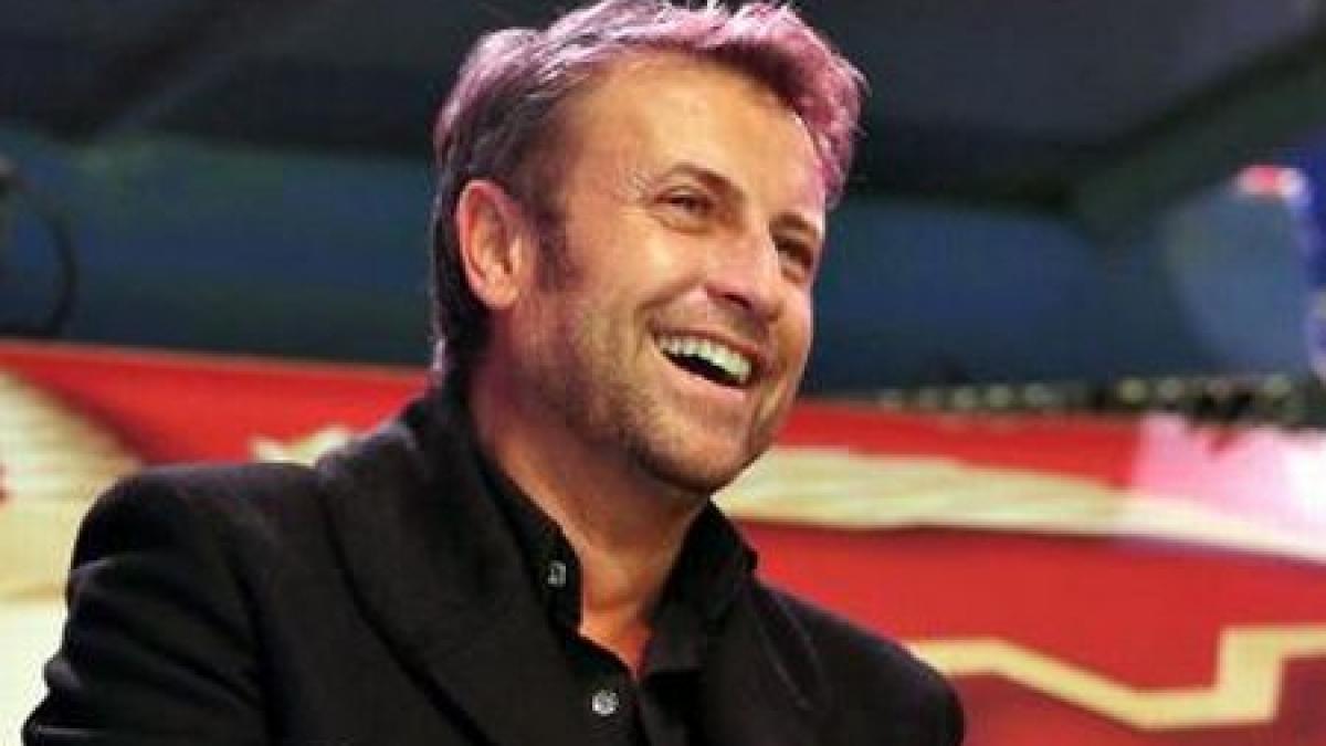 uniforme botezatu la tarom cum va fi recompensat designerul vestimentar