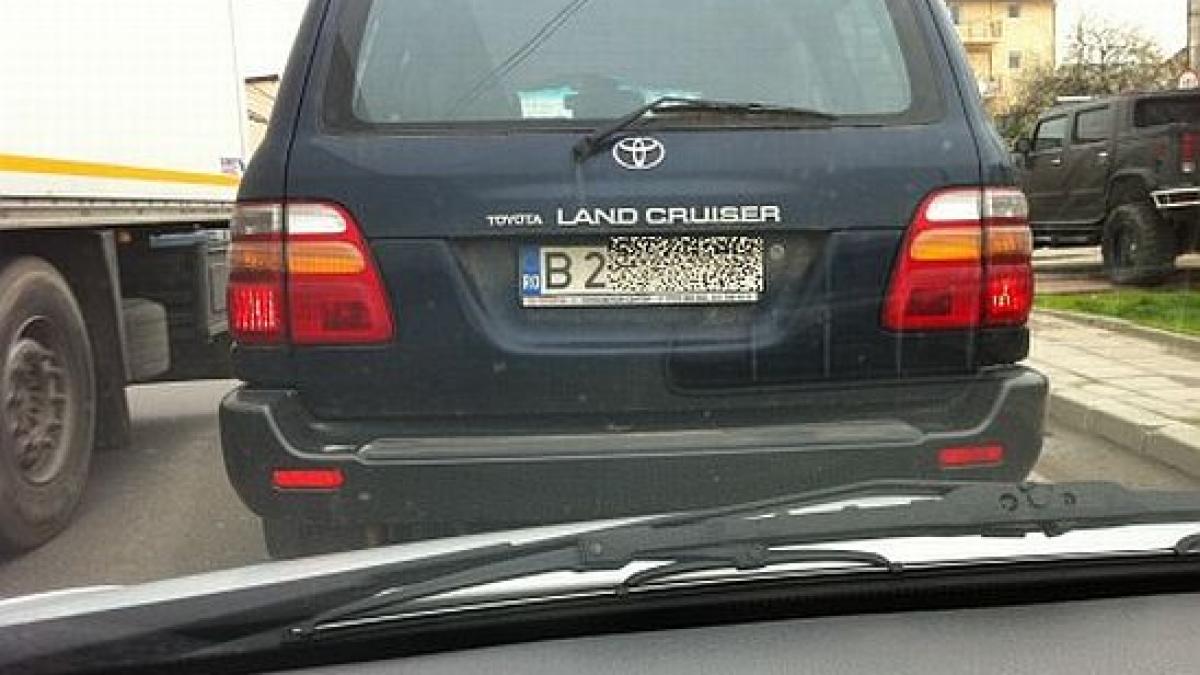 ce numar de inmatriculare si a pus acest sofer din bucuresti toata lumea il claxoneaza in trafic