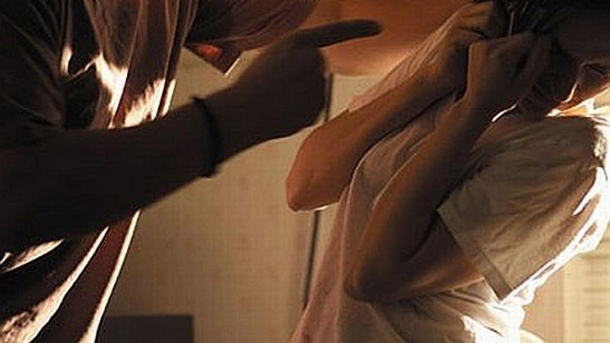 cruzime fara margini intr o familie din maramures un tata si a batut copilele atat de rau incat le