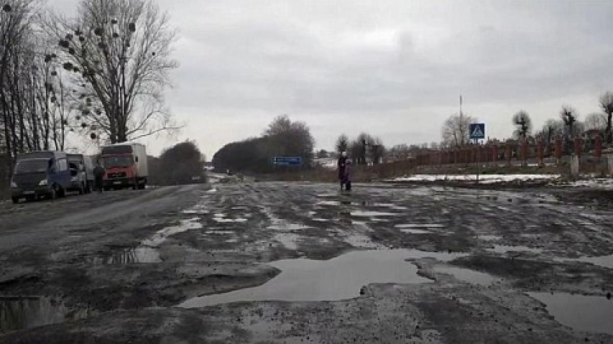 craterele in asfalt au rasarit restrictii de viteza pe dn7 din cauza gropilor