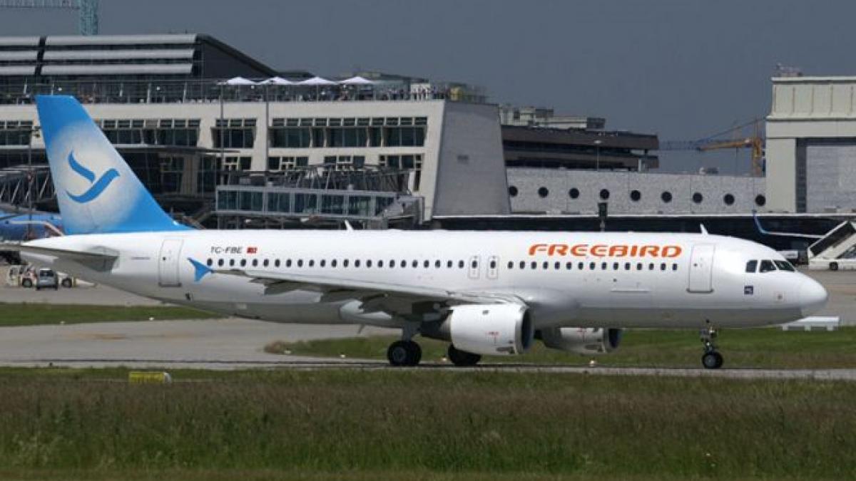 aterizare de urgenta pe aeroportul otopeni o persoana a fost ranita