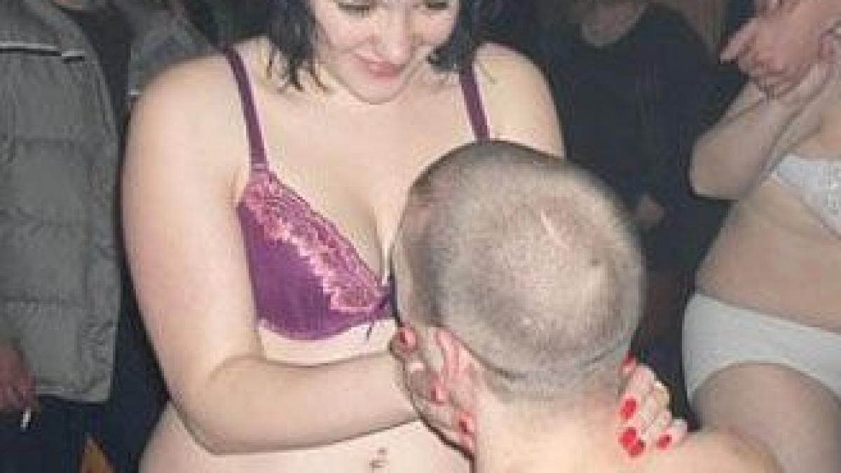 au ajuns sa o faca in fata a sute de persoane in discoteca locul acesta iti ia mintile nu credeam