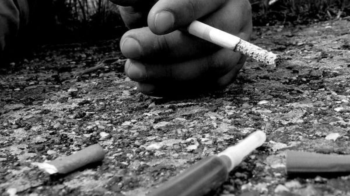 moartea se imparte cu aceeasi seringa cand statul cere rabdare de la dependentul de droguri