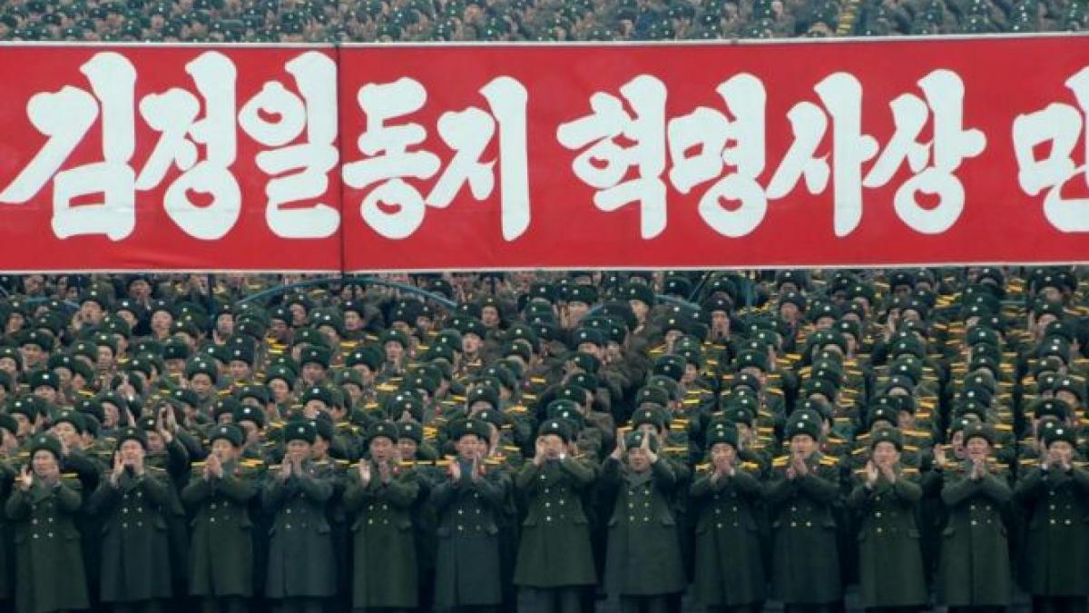 nord coreenii isi arata muschii ce vor sa faca in ziua care marcheaza 101 ani de la nasterea