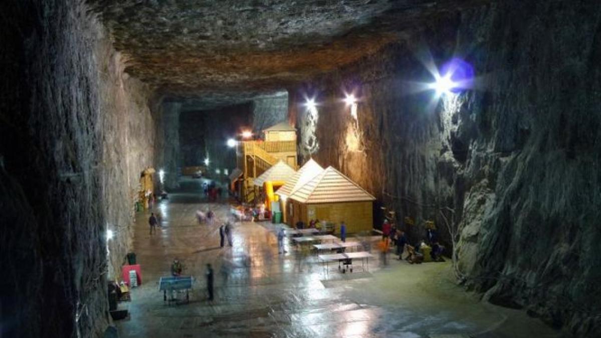 cum se distreaza romanii la 120 de metri sub pamant record de turisti la salina praid