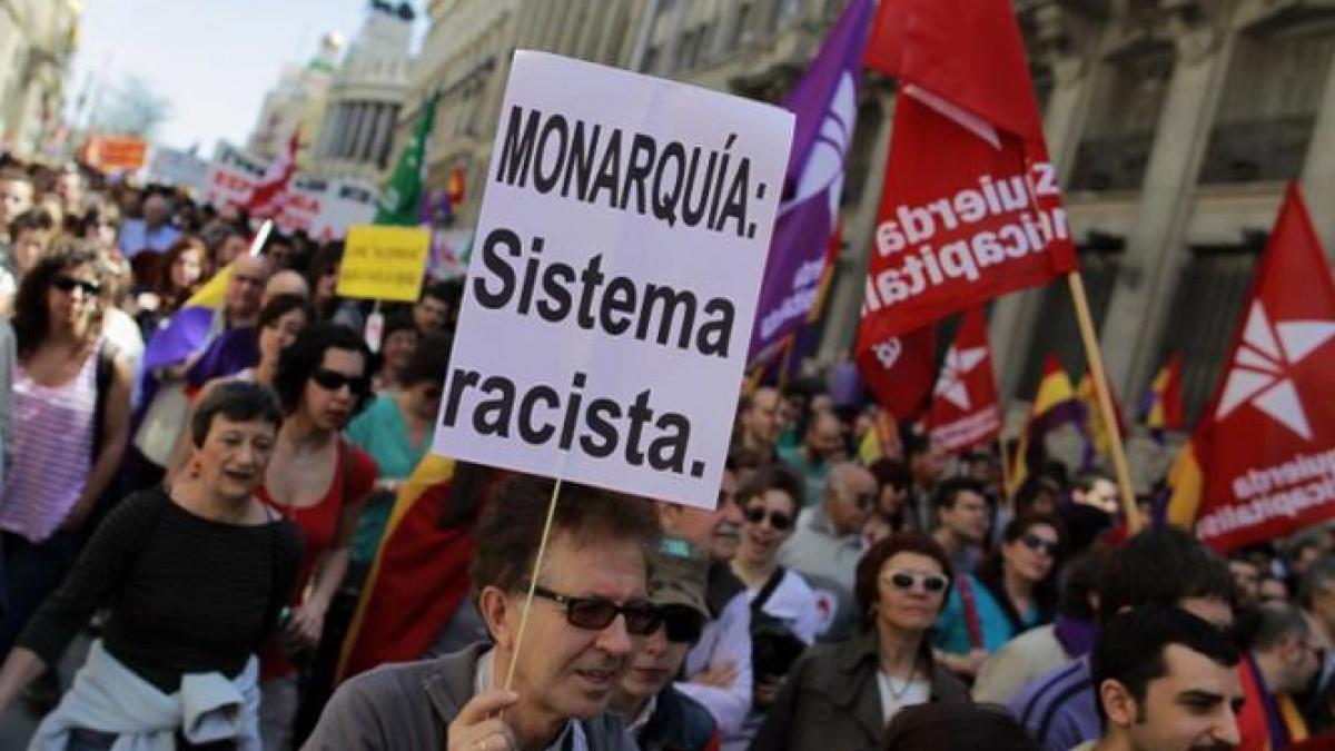 peste 8 000 de spanioli au iesit in strada manifestanti cer sfarsitul monarhiei in spania