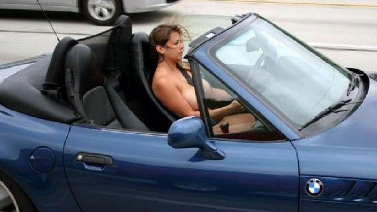 poza asta a fost facuta de politisti in loc sa se uite la drum soferii se holbau la ea