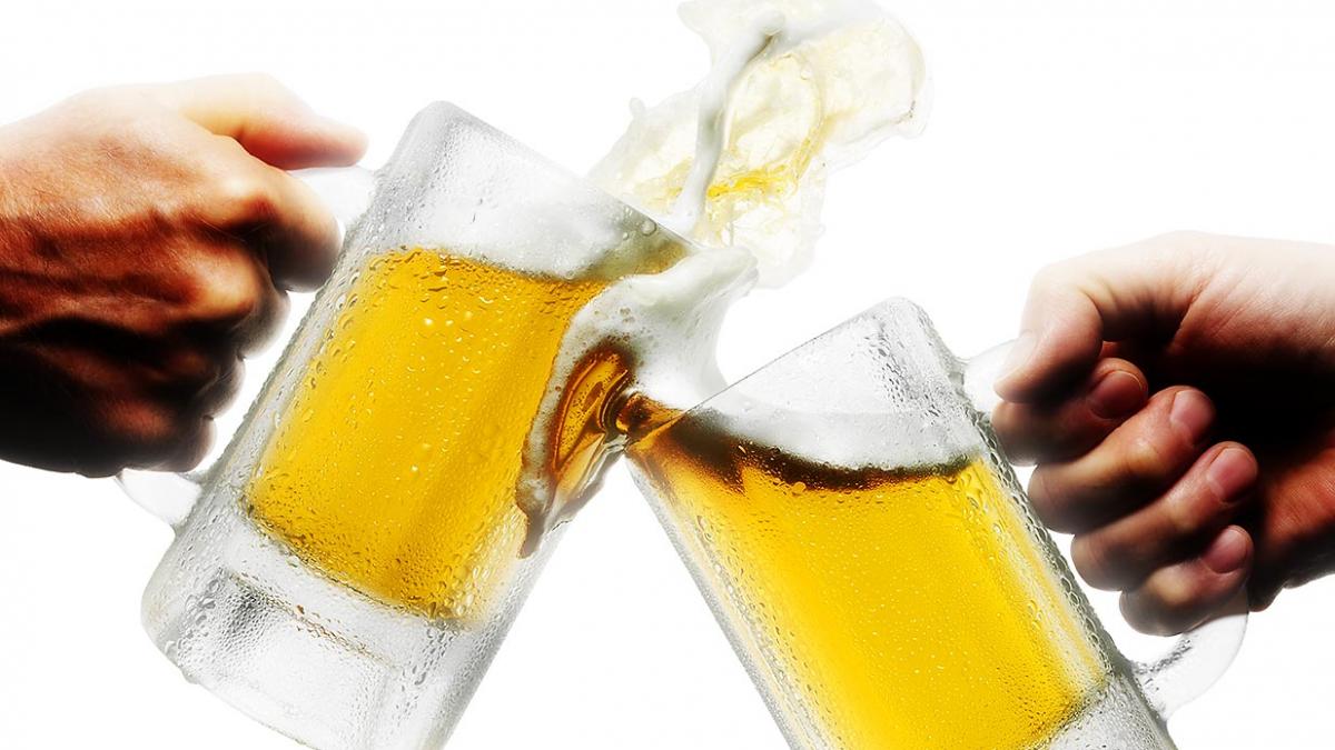 vezi cat trebuie sa munceasca un roman pentru o bere comparativ cu restul europenilor