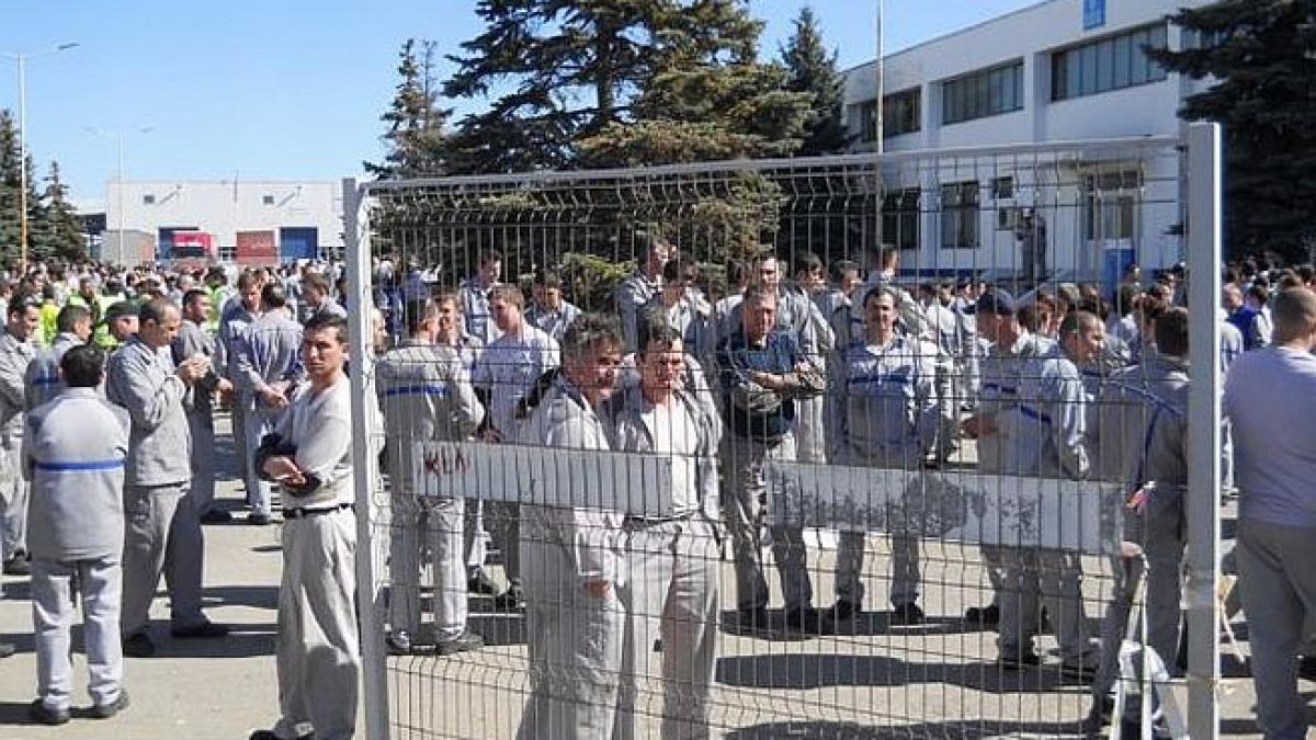 angajatii dacia voiau o marire salariala de 40 vezi cat au primit pana la urma dupa multe saptamani