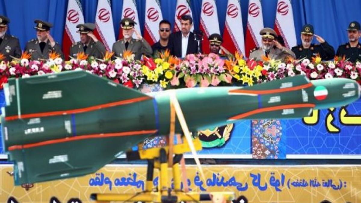 armata iraniana si a scos la parada zestrea militara