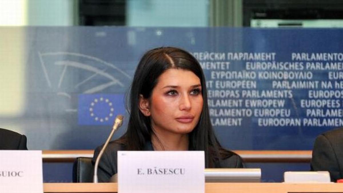 cum a reusit sa treaca de clasa a doua ne face de ras peste tot in europa radu tudor despre gafa