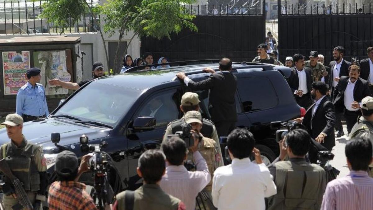 fostul presedinte pakistanez pervez musharraf arestat preventiv la intoarcerea din exil