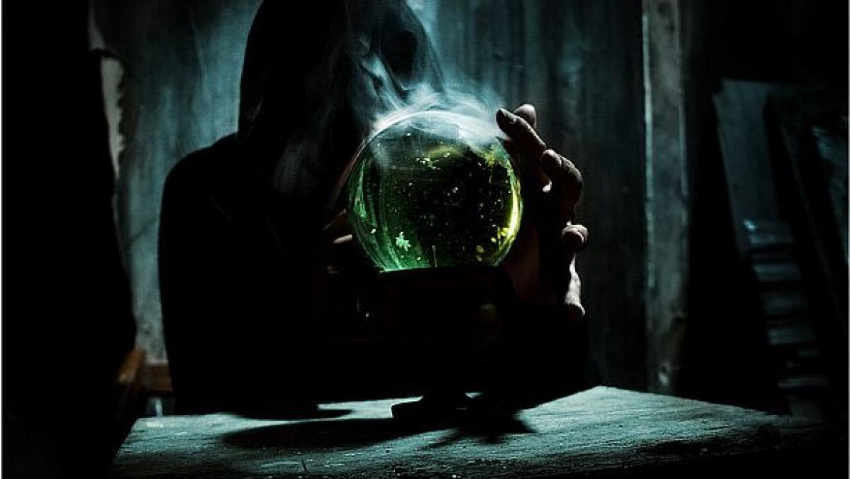 alba neagra in fata judecatorilor printesa magiei albe si regina magiei negre sunt acuzate de mita