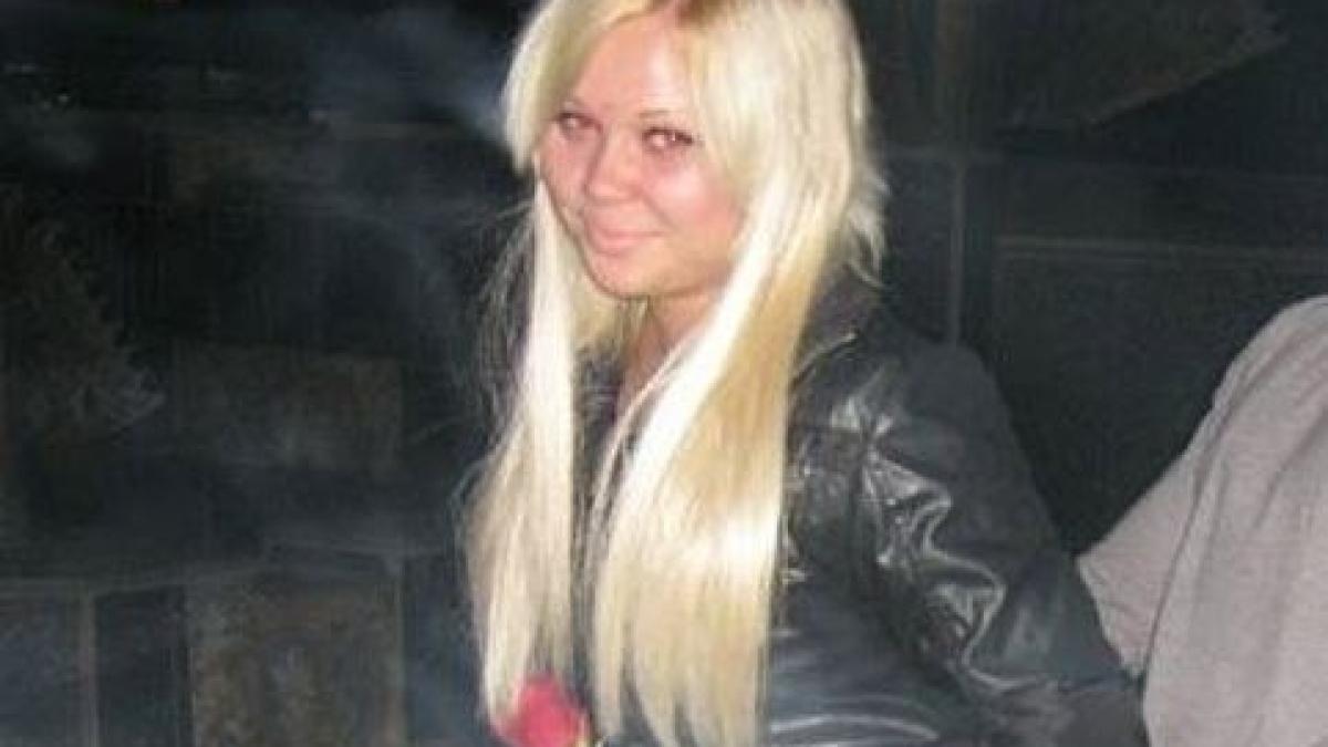 credea ca are cel mai romantic iubit din lume dar uite cum si a batut joc de ea in fata prietenilor