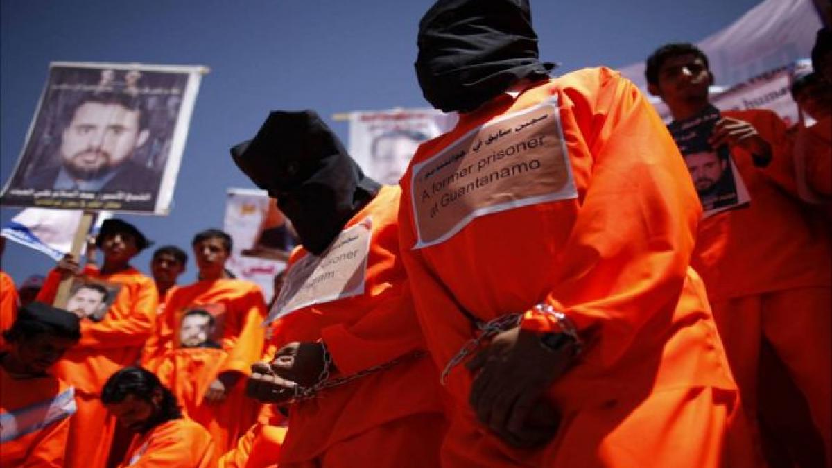 peste jumatate din detinutii inchisi la guantanamo sunt in greva foamei