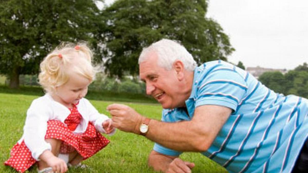 propunere legislativa bunicii care au grija de nepoti ar putea primi bani de la stat