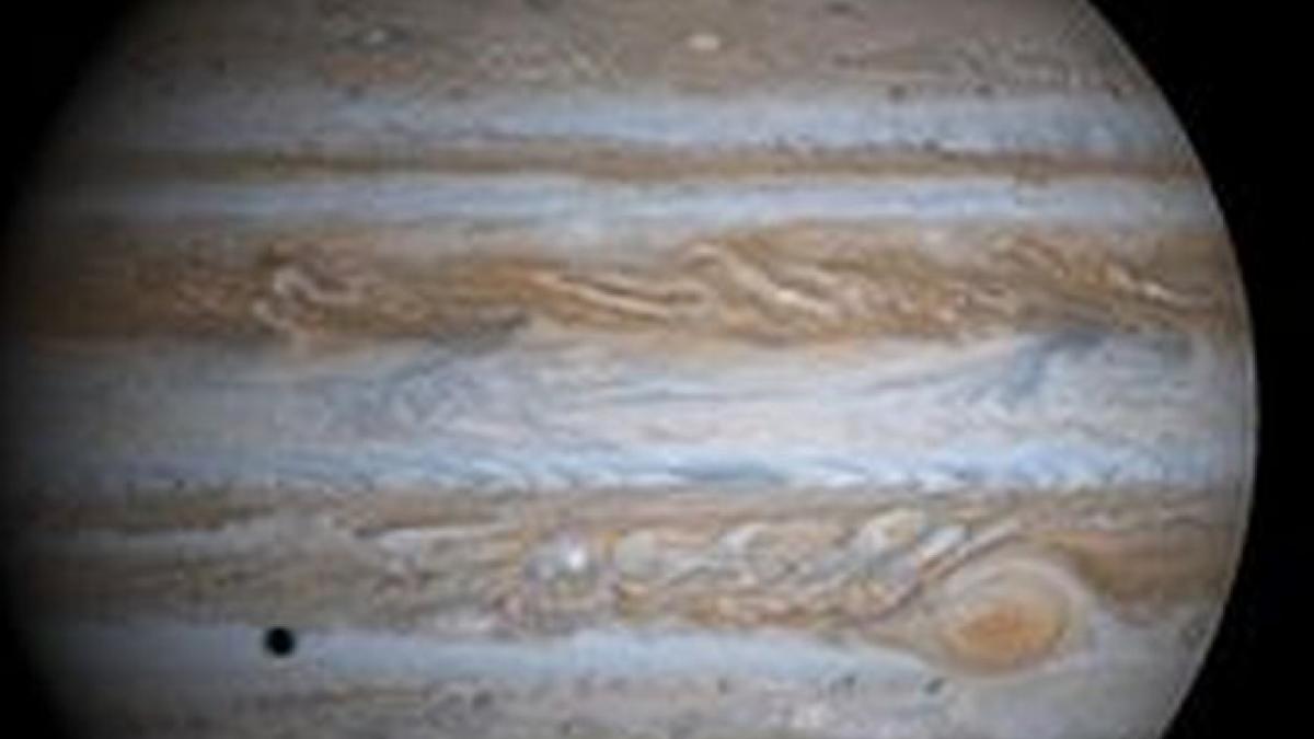 apa din atmosfera inalta a planetei jupiter provine de pe o cometa