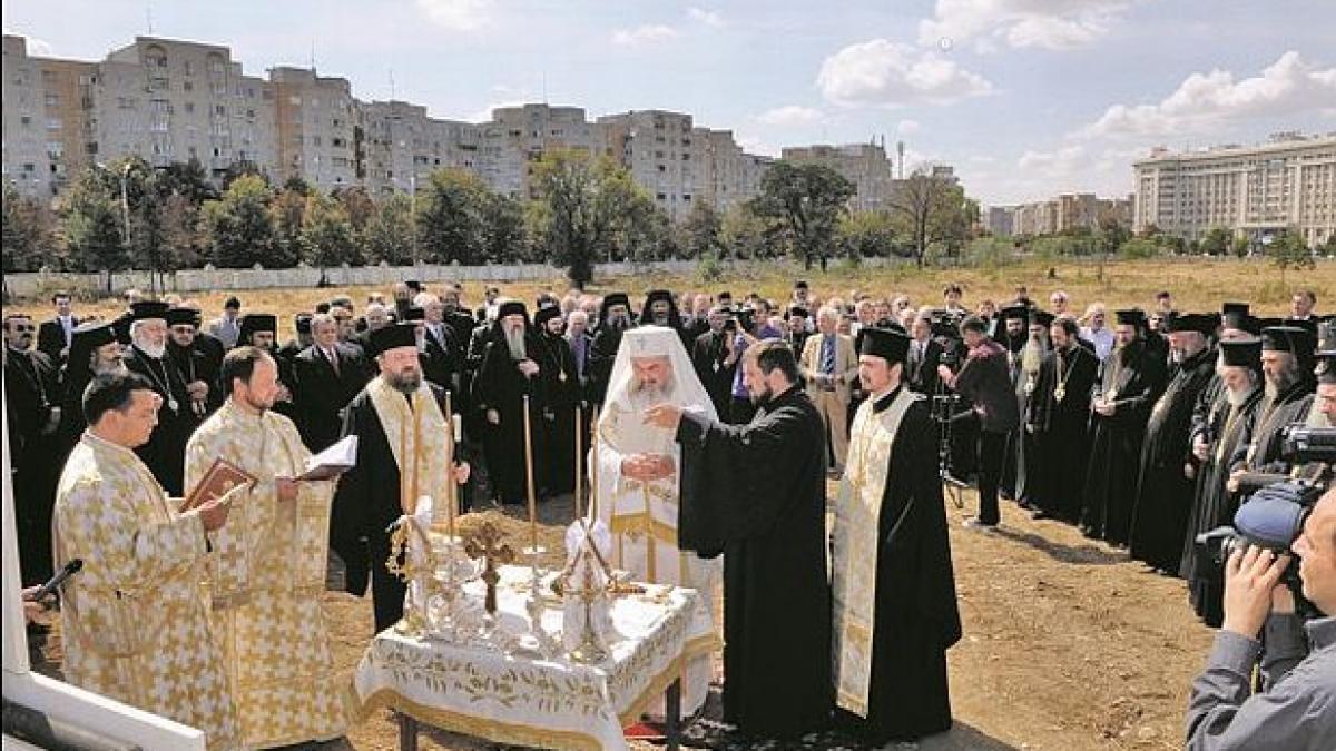 cati bani s au bagat pana acum in catedrala mantuirii neamului are 16 metri sub pamant