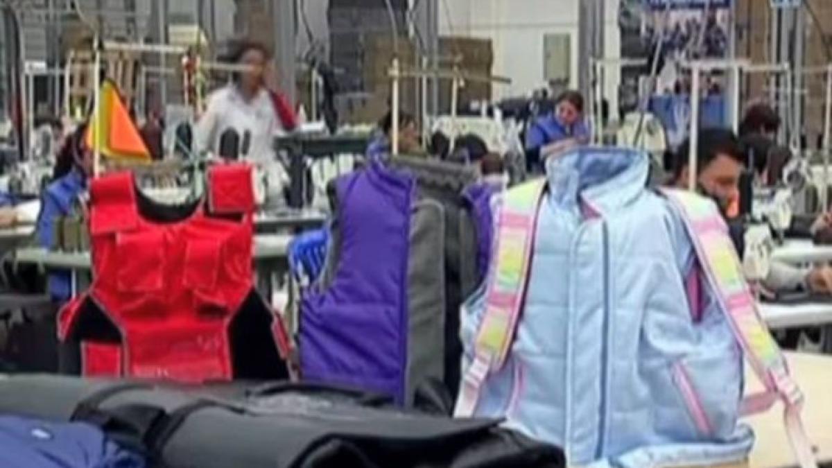 hainute si accesorii antiglont pentru copiii din scolile americane