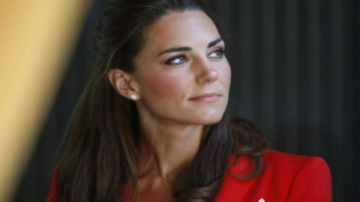 milioane de oameni s au uitat la aceste imagini ducesa kate si a scos burtica la plimbare