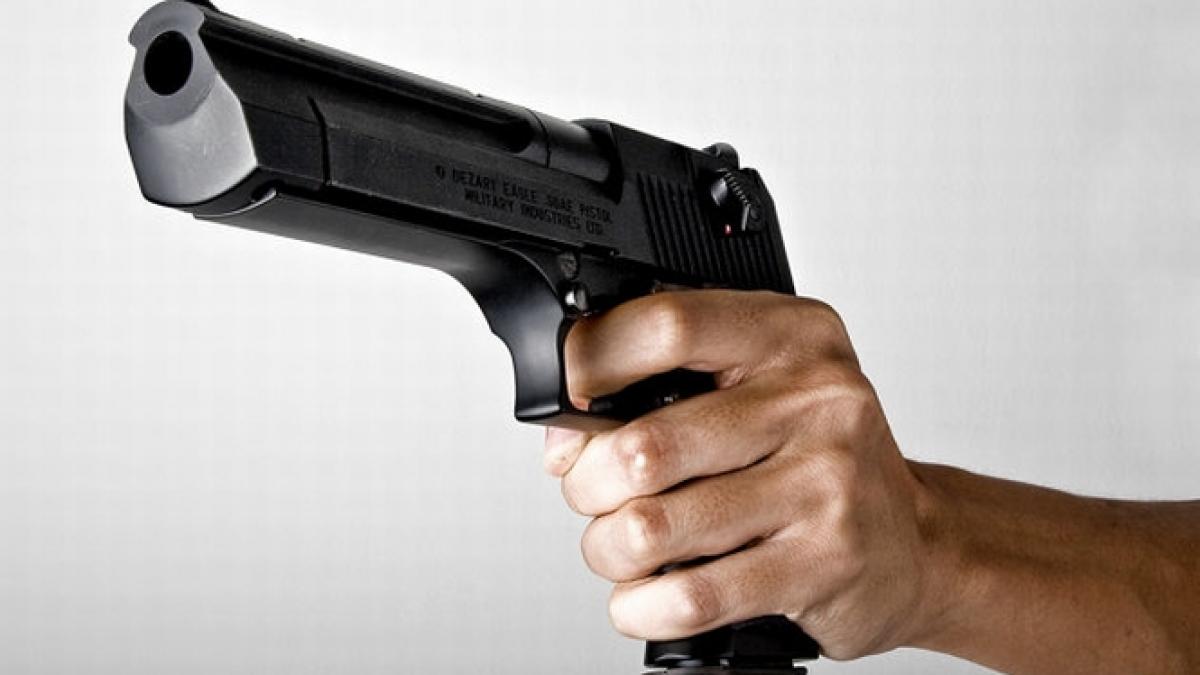 impuscaturi in trafic in miezul zilei un tanar a fost ranit grav