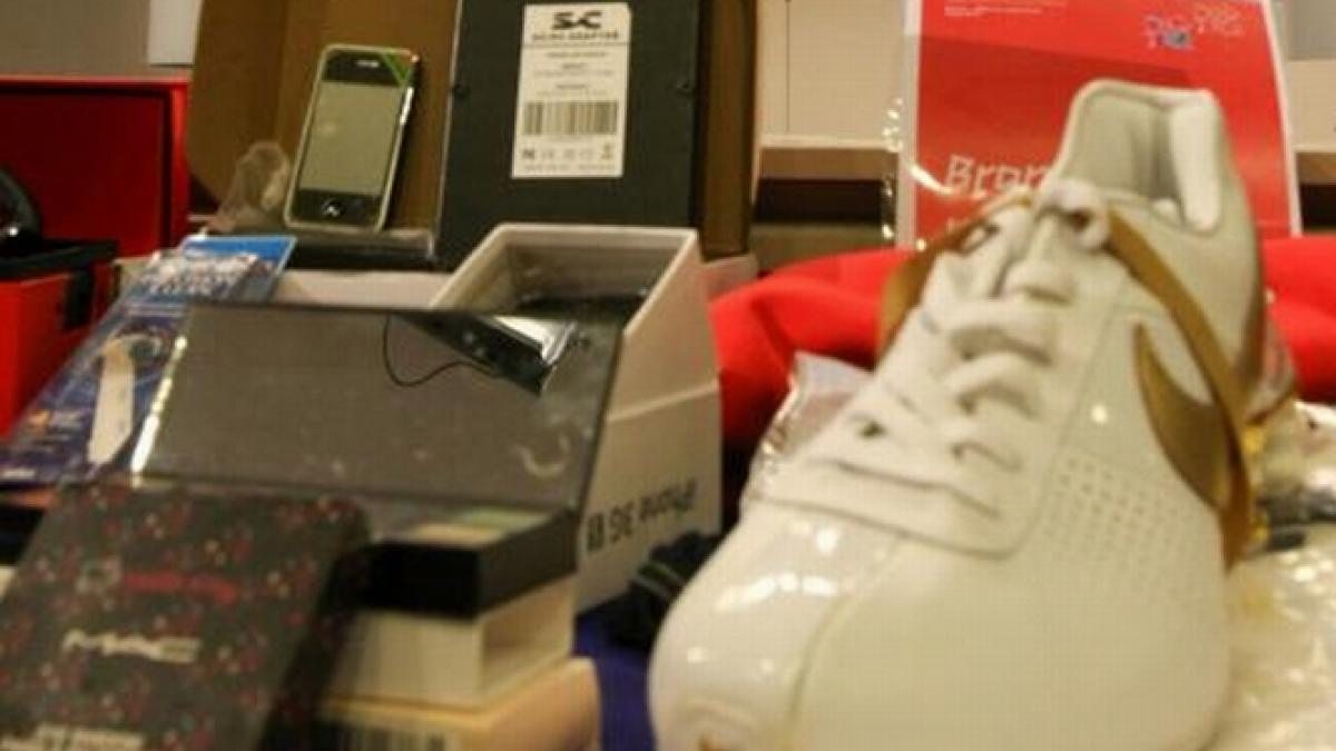 produse contrafacute prezentate la o expozitie din capitala