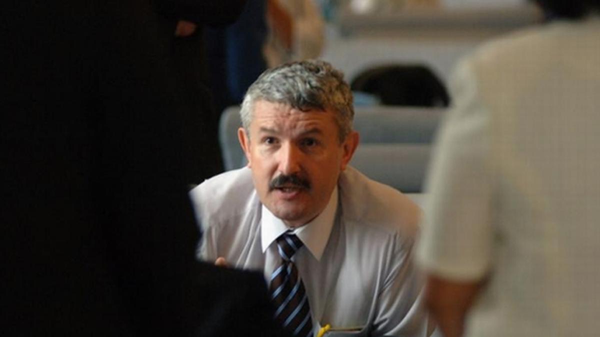 cine l a turnat pe primarul pnl din ramnicu valcea emilian francu a fost retinut pentru luare de